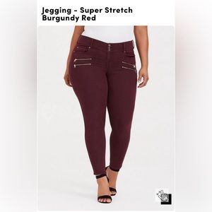 Like new torrid burgundy multi-zip stretch jegging
